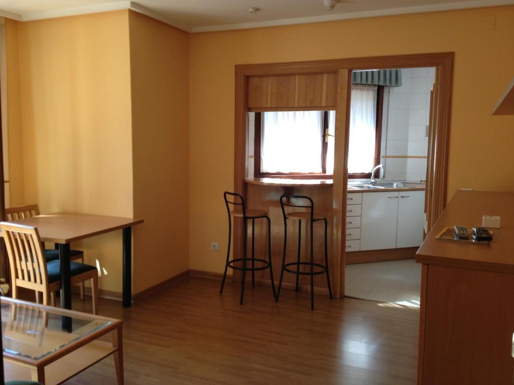 Apartamentos Turisticos Puerta De Leon Bagian luar foto