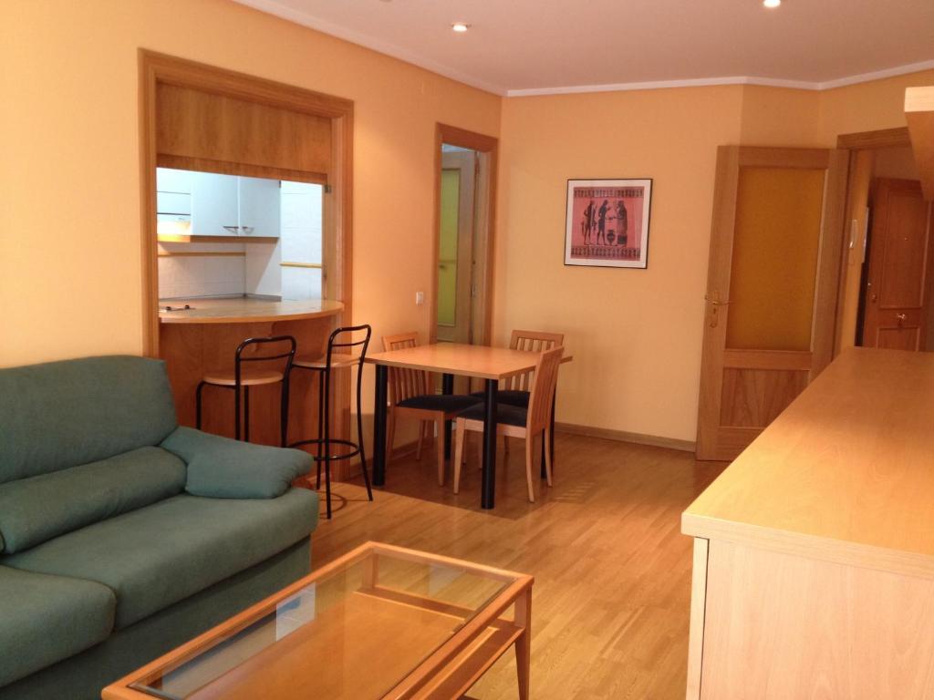 Apartamentos Turisticos Puerta De Leon Bagian luar foto