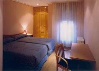 Apartamentos Turisticos Puerta De Leon Bagian luar foto