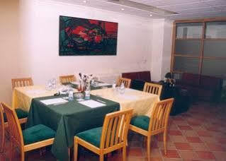 Apartamentos Turisticos Puerta De Leon Bagian luar foto