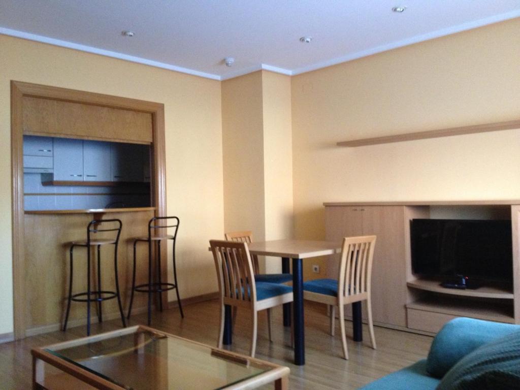 Apartamentos Turisticos Puerta De Leon Ruang foto