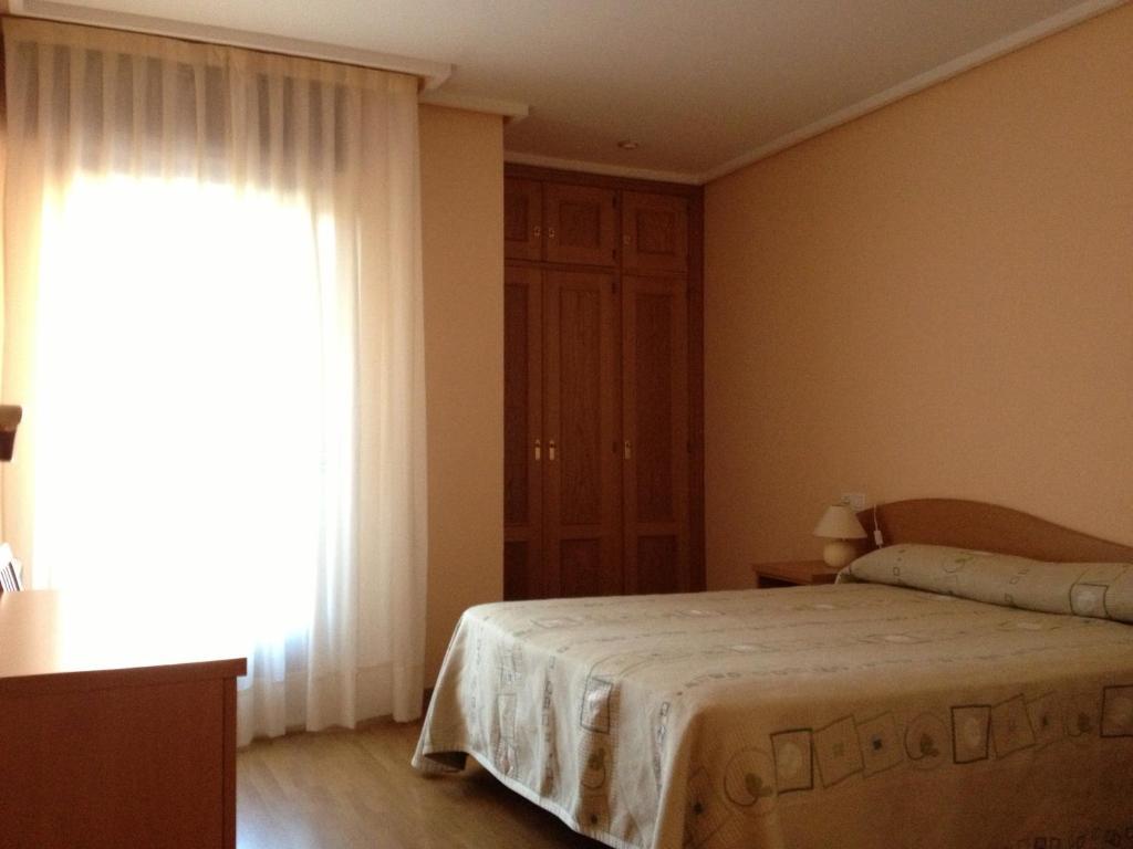 Apartamentos Turisticos Puerta De Leon Ruang foto
