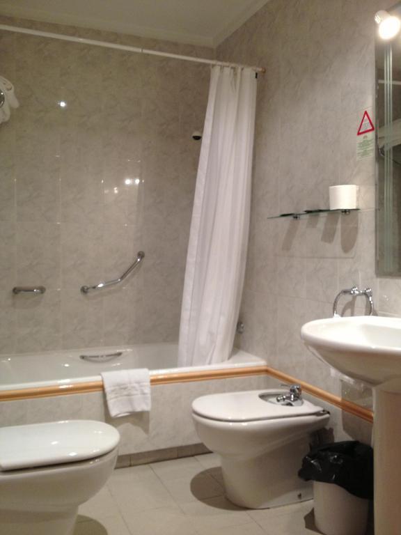 Apartamentos Turisticos Puerta De Leon Ruang foto